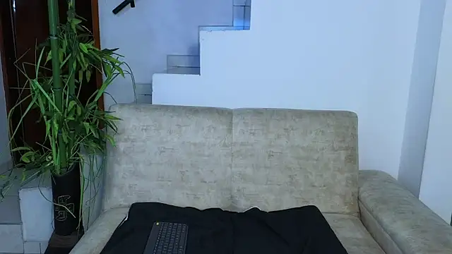 Snapshot of Lorenne_Miller chatting on March 5, 5:36 am Lorenne Miller online show from March 5, 5:36 am