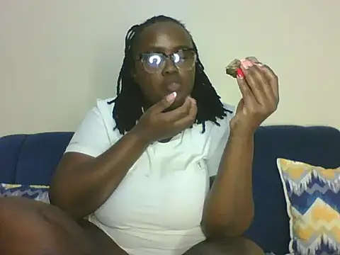 Snapshot of Montel_Montel_ chatting on November 30, 9:41 pm Montel Montel online show from November 30, 9:41 pm