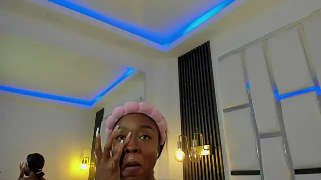 mia schwarz online show from October 9, 9:46 pm