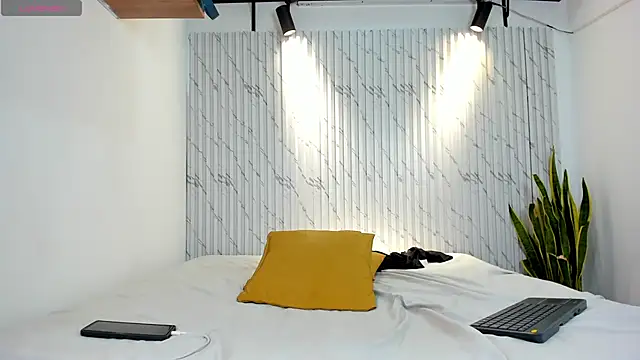 danielclarton1 online show from December 18, 4:06 pm