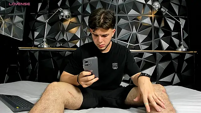 danielclarton1 online show from January 21, 2:37 pm