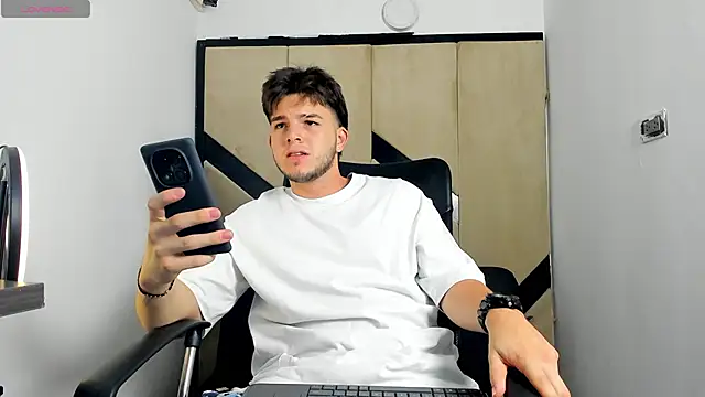 danielclarton1 online show from January 28, 10:34 pm