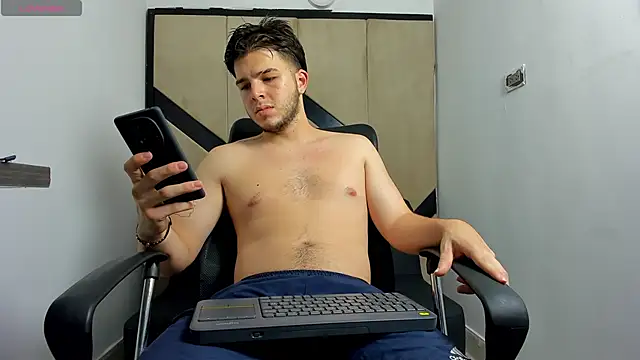 danielclarton1 online show from February 3, 10:14 am