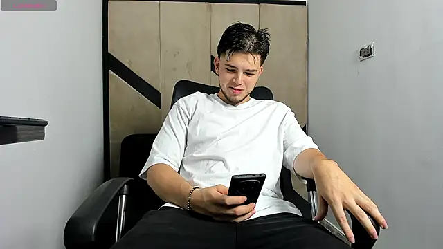 danielclarton1 online show from February 4, 5:31 am