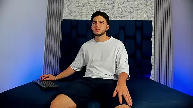 danielclarton1 online show from February 13, 4:17 pm