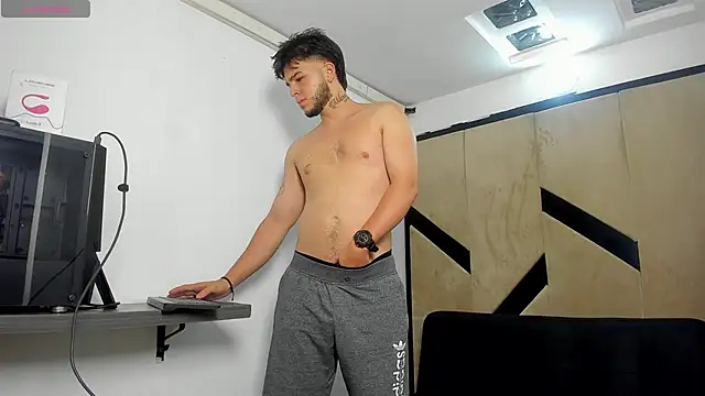 danielclarton1 online show from March 11, 11:44 am