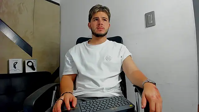 danielclarton1 online show from September 9, 2:22 am