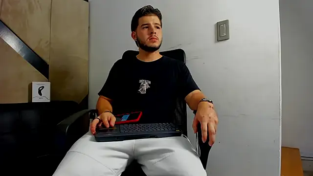 danielclarton1 online show from September 12, 3:28 am