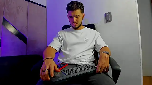 danielclarton1 online show from September 13, 12:21 am