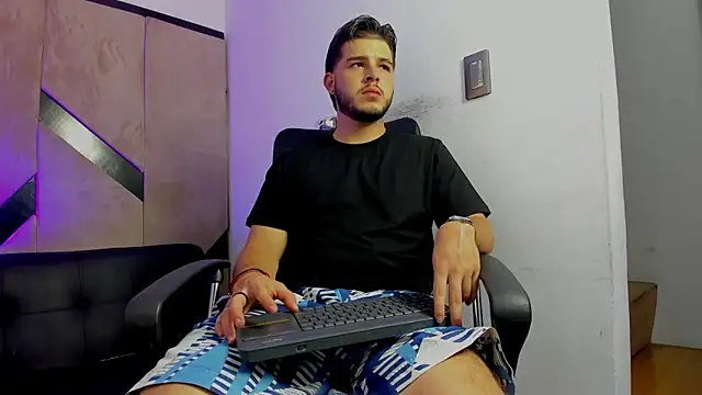 danielclarton1 online show from October 6, 11:13 pm