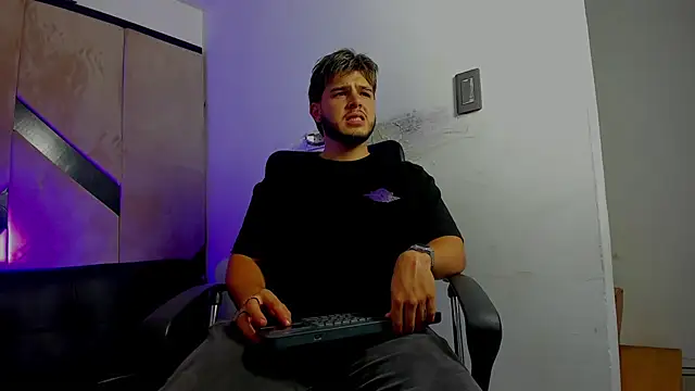 danielclarton1 online show from October 23, 2:33 am