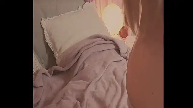 Snapshot of Blondecandie chatting on September 11, 5:35 pm Blondecandie online show from September 11, 5:35 pm