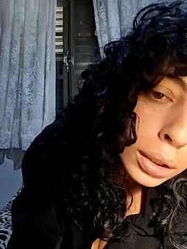 Snapshot of Sweet-diamondxxx chatting on June 15, 2:30 pm Sweet-diamondxxx online show from June 15, 2:30 pm