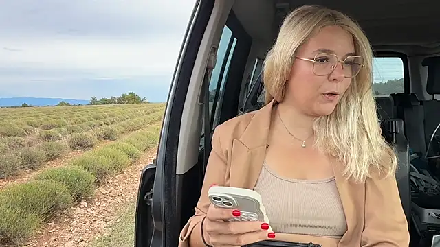 EmyLana online show from September 13, 7:41 am