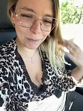EmyLana online show from May 16, 7:49 am