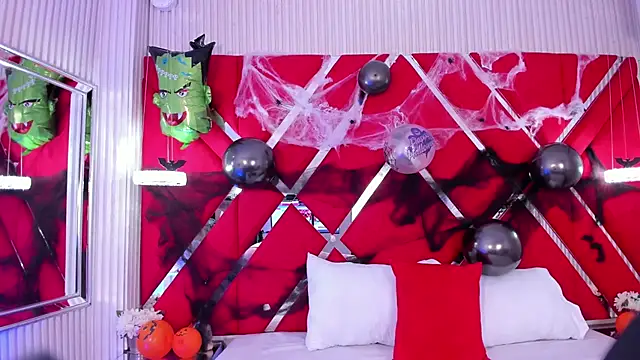 Snapshot of SusanCouper chatting on October 25, 10:48 pm SusanCouper online show from October 25, 10:48 pm