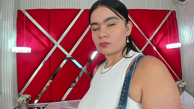 Snapshot of SusanCouper chatting on February 21, 10:33 pm SusanCouper online show from February 21, 10:33 pm