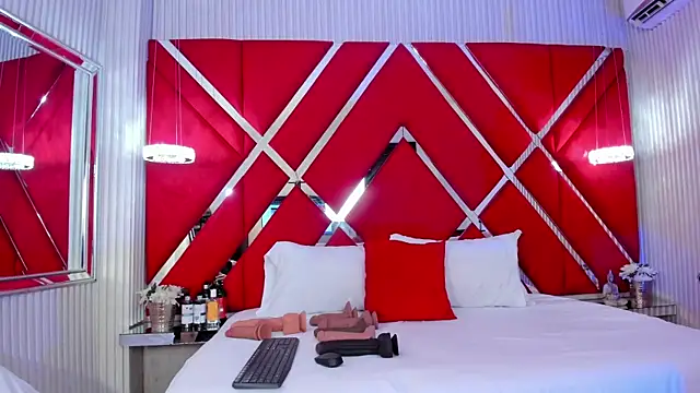 Snapshot of SusanCouper chatting on March 12, 10:38 pm SusanCouper online show from March 12, 10:38 pm