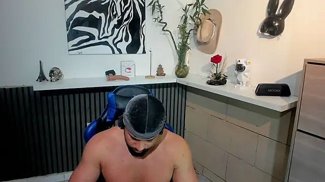 Daemon21 online show from February 5, 9:30 pm