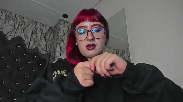 Snapshot of larissa01_ chatting on December 31, 11:42 am larissa01 online show from December 31, 11:42 am