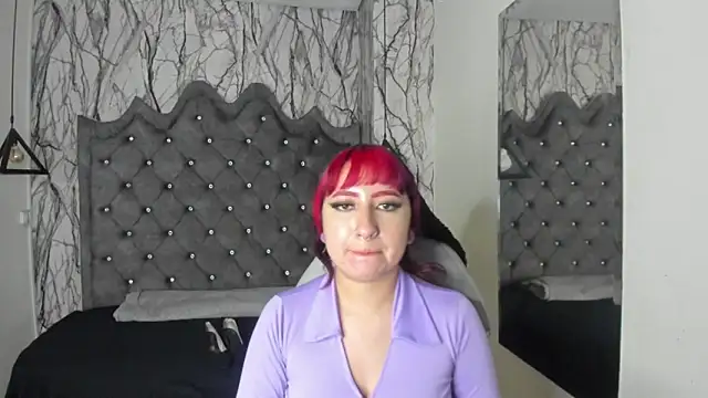 Snapshot of larissa01_ chatting on January 3, 2:43 am larissa01 online show from January 3, 2:43 am