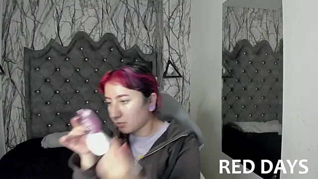 Snapshot of larissa01_ chatting on January 5, 4:04 am larissa01 online show from January 5, 4:04 am