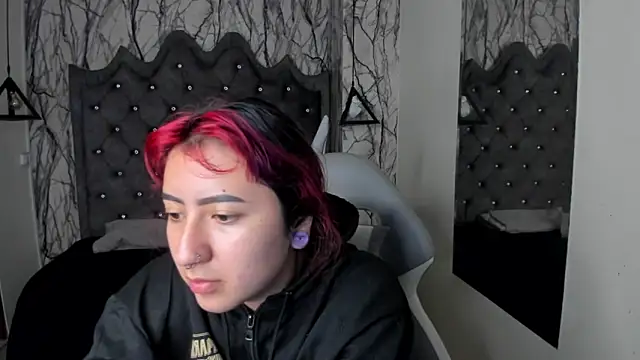 Snapshot of larissa01_ chatting on January 10, 2:57 am larissa01 online show from January 10, 2:57 am