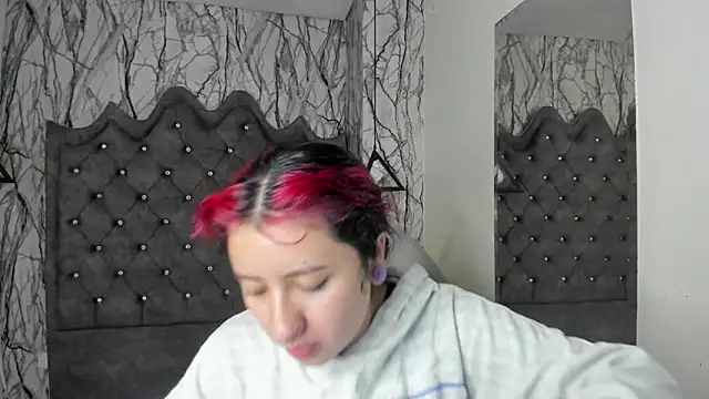 Snapshot of larissa01_ chatting on January 14, 2:19 am larissa01 online show from January 14, 2:19 am