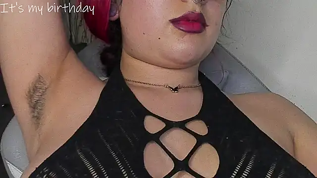 Snapshot of larissa01_ chatting on January 18, 9:13 am larissa01 online show from January 18, 9:13 am
