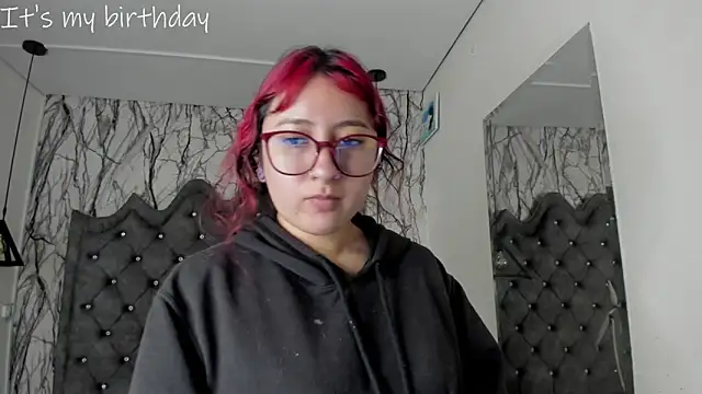Snapshot of larissa01_ chatting on January 23, 3:26 am larissa01 online show from January 23, 3:26 am