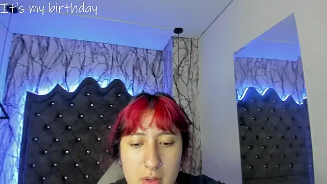 Snapshot of larissa01_ chatting on January 25, 2:47 am larissa01 online show from January 25, 2:47 am