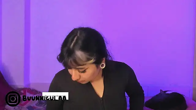 larissa01  online show from January 7, 9:50 pm