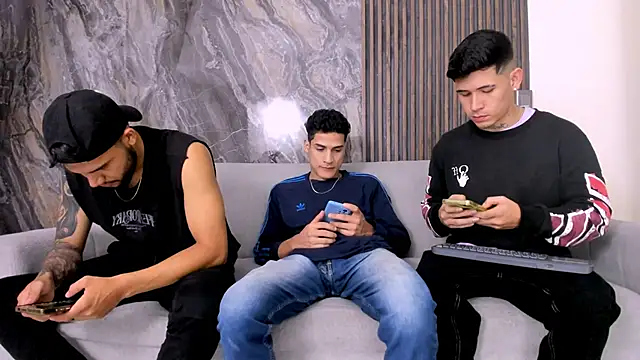 Snapshot of hot_day chatting on February 28, 1:47 am hot day online show from February 28, 1:47 am