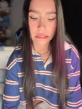 Snapshot of -Loren- chatting on May 12, 12:35 pm -Loren- online show from May 12, 12:35 pm