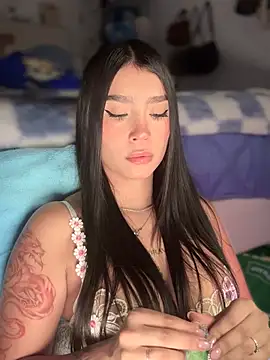 Snapshot of -Loren- chatting on June 8, 12:16 pm -Loren- online show from June 8, 12:16 pm