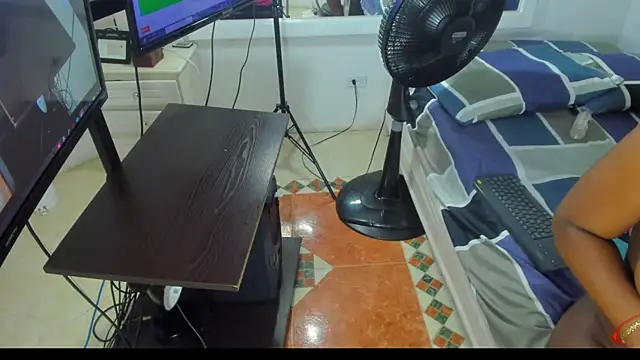 Evelonga 707 online show from January 11, 7:05 pm