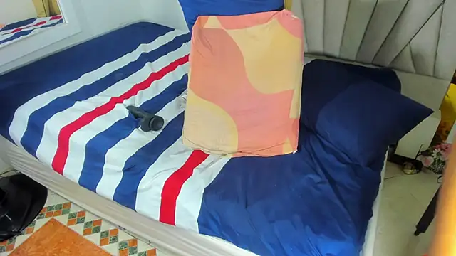 Evelonga 707 online show from February 13, 10:00 pm