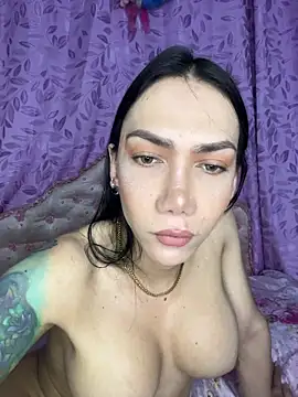 Snapshot of hellendollxxx chatting on January 14, 1:44 am hellendollxxx online show from January 14, 1:44 am