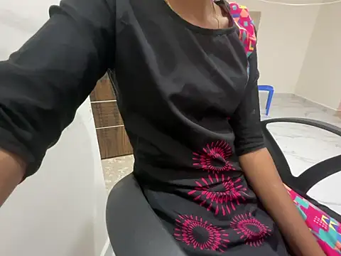 Honeyberose online show from January 7, 9:07 am