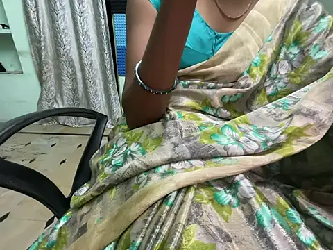 Honeyberose online show from February 5, 6:24 am