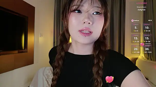 KitayamaChu online show from December 3, 1:09 pm