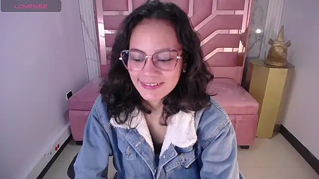 Snapshot of Tyna_ch chatting on December 9, 4:26 pm Tyna ch online show from December 9, 4:26 pm