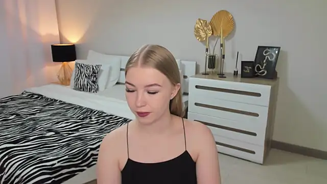 shy  lady online show from March 11, 6:30 pm