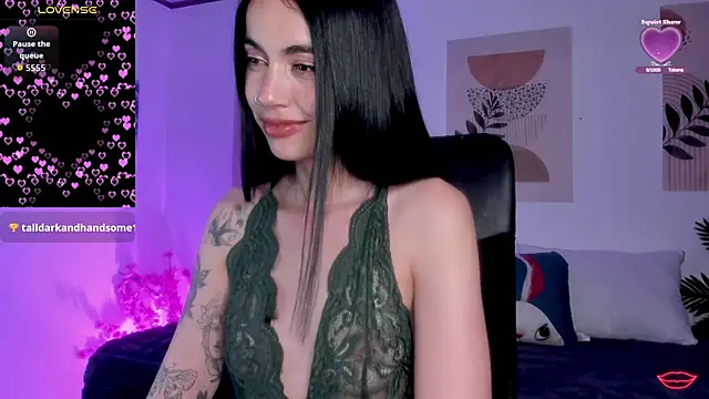 Snapshot of samy_lewis chatting on September 19, 4:03 am samy lewis online show from September 19, 4:03 am