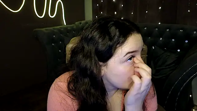 Snapshot of GloriNichols chatting on December 9, 12:30 pm GloriNichols online show from December 9, 12:30 pm