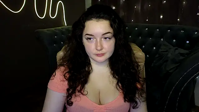 Snapshot of GloriNichols chatting on December 12, 7:08 am GloriNichols online show from December 12, 7:08 am