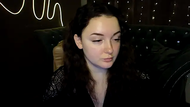 Snapshot of GloriNichols chatting on December 14, 7:40 am GloriNichols online show from December 14, 7:40 am