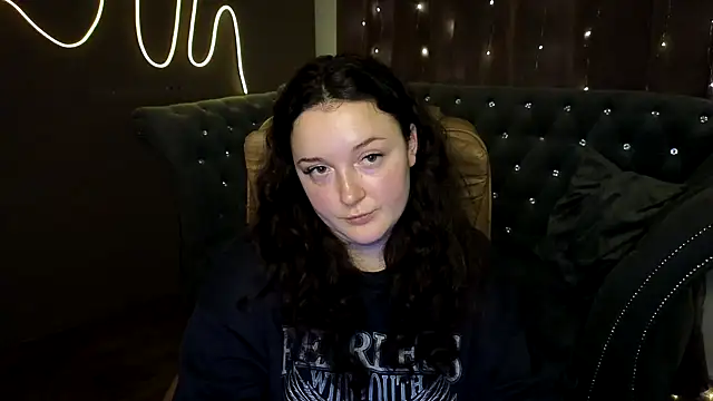 Snapshot of GloriNichols chatting on December 17, 9:28 am GloriNichols online show from December 17, 9:28 am