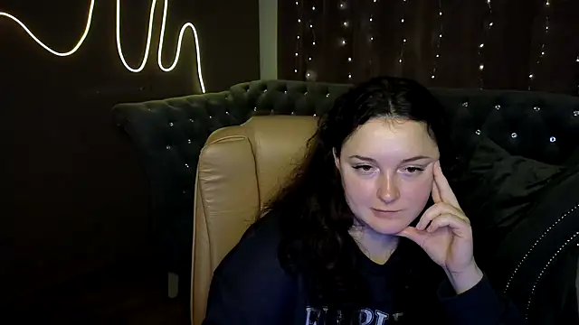 Snapshot of GloriNichols chatting on December 17, 12:33 pm GloriNichols online show from December 17, 12:33 pm