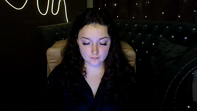 Snapshot of GloriNichols chatting on December 21, 1:32 pm GloriNichols online show from December 21, 1:32 pm